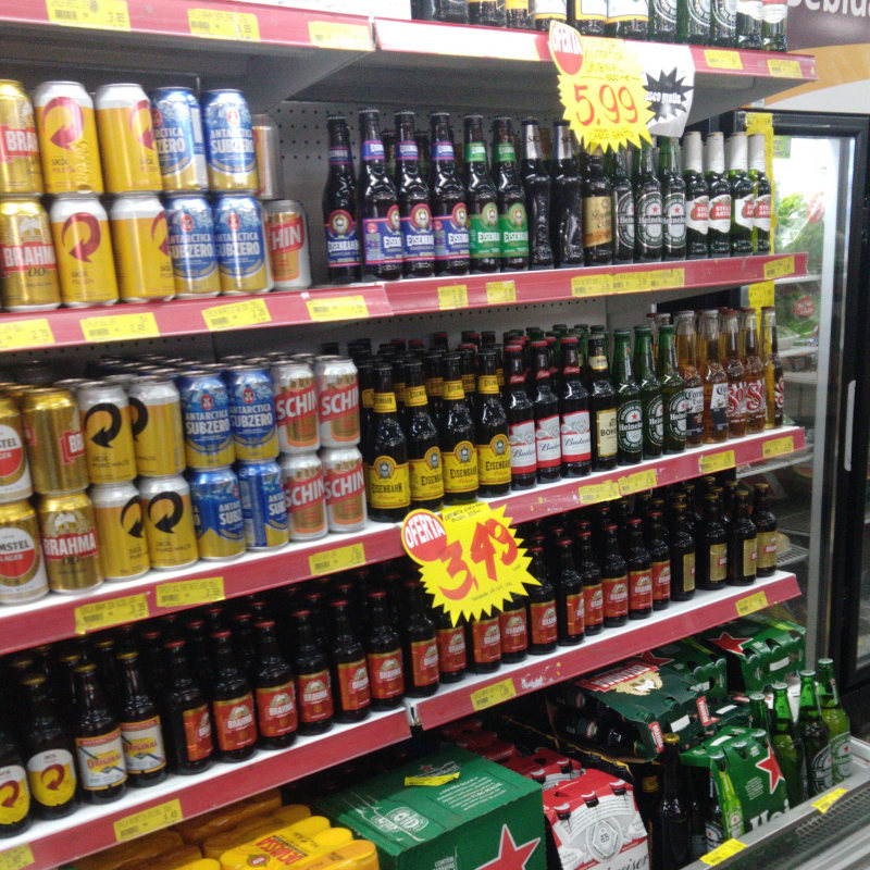 Geladeira de cervejas e refrigerantes